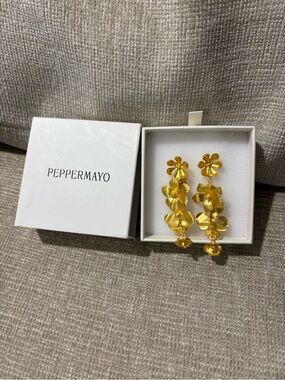 Golden petal floral earrings NEW peppermayo